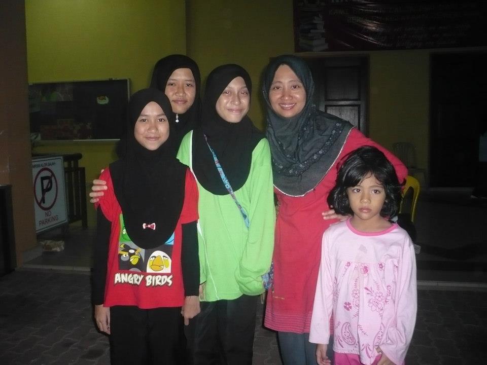 AGPicts's tweet photo. throwback? sorry @Myra1306 @famf_ @tqxZc 2012 http://t.co/1mmriHhvXi