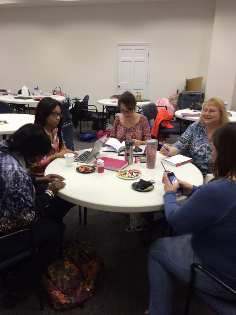 stone_teri's tweet photo. Book discussions and preparing to share. Great conversations! #r2leadup http://t.co/aj0JNxivSU