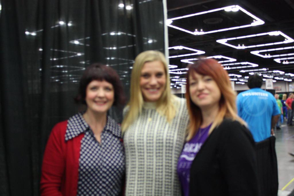 trickytoricky's tweet photo. #tbt to that time we took a dozen blurry selfies with @kateesackhoff at #pdxcc http://t.co/AIJMQGwlIs