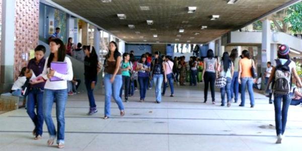 Hinterlaces's tweet photo. Oscar Schémel: “El Gobierno ha perdido respaldo de los jóvenes adultos” >> http://t.co/qXSYoKHHRi http://t.co/0zfOC550TP