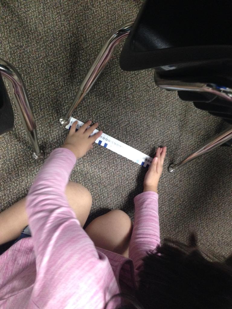 Stinson3rdgrade's tweet photo. Measuring objects in the classroom #stinsonlearns http://t.co/arT57jM8H4