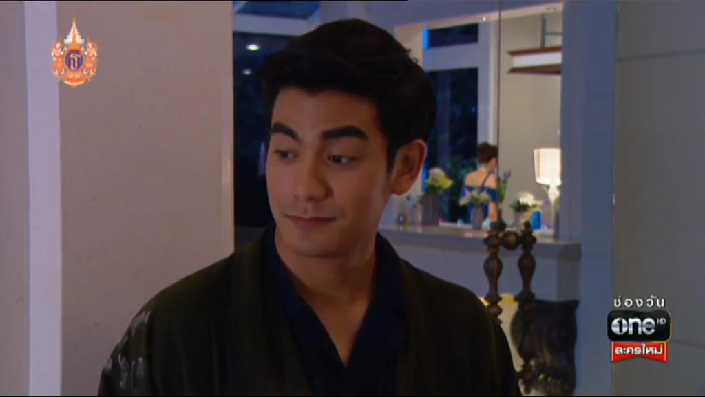 jufw0e's tweet photo. ชอบอารมณ์แบบพอหันหลังแล้วแอบยิ้มคนเดียว 😊 #เล่ห์รตี http://t.co/R4lGFtxWU3