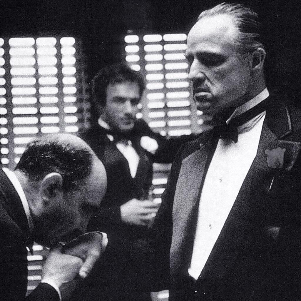 RevistaMine's tweet photo. #FelizDíaDelPadre con el padre de todos los padres #TheGodfather #MrVitoCorleone #Mine #tabletmagazine #enjoy #iPad http://t.co/quEeNiD1eh