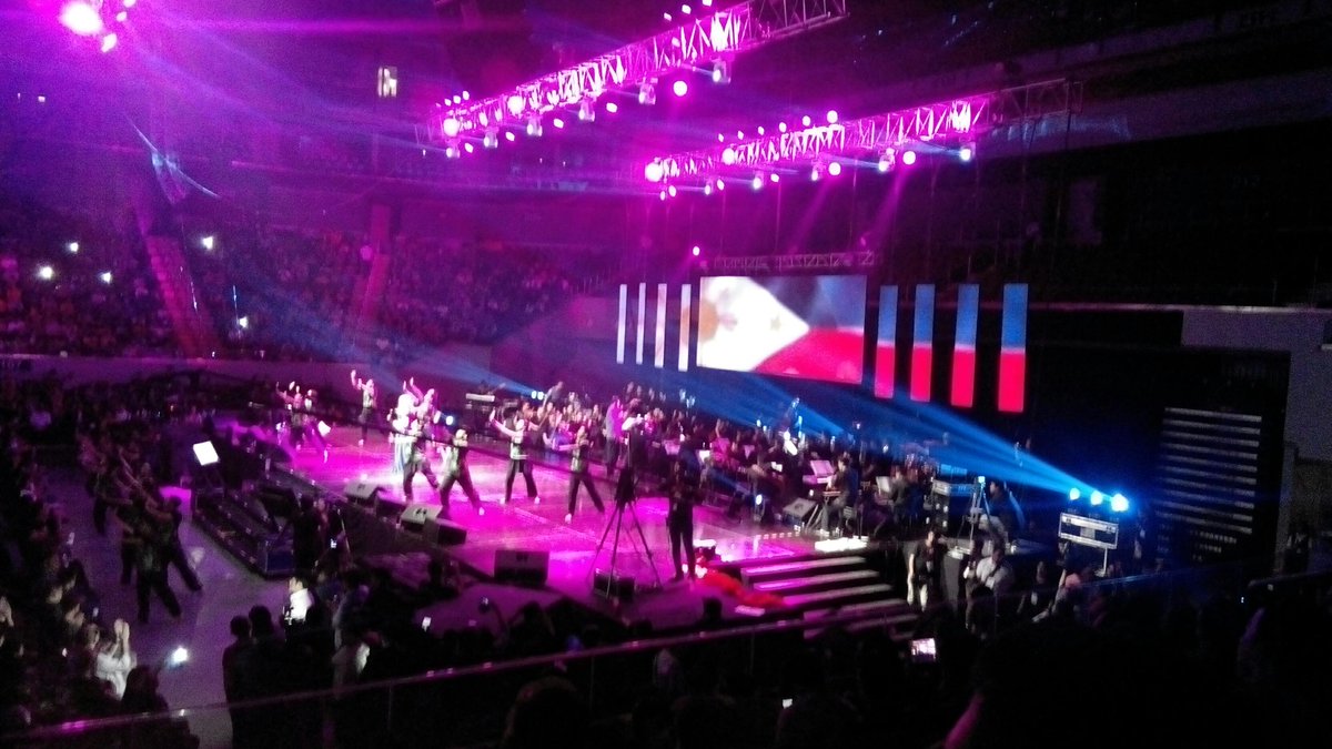 aitwittu's tweet photo. My kind of concert! #Songs4HeroesConcert http://t.co/QKEESSr0HW