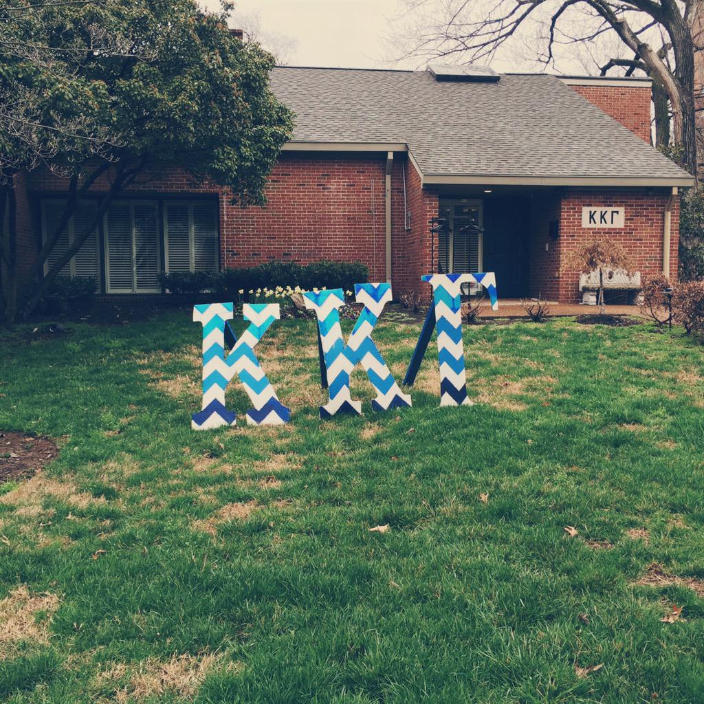 KSU_KKGRoadtrip's tweet photo. Although dreary and rainy in Nashville, @vandykappa brightened our day with their blooming daffodils and quaint home! http://t.co/AtNXysJCsx