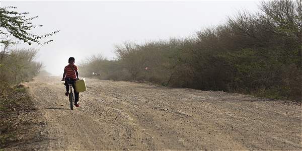 ELTIEMPO's tweet photo. El cambio extremo de una región por la baja de sus regalías http://t.co/pfuQ1hlWA2 http://t.co/jf9Um6ZX3F