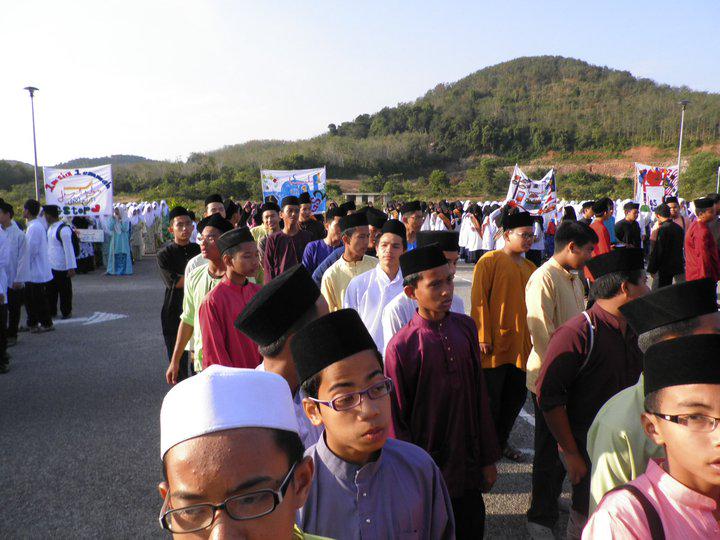 AGPicts's tweet photo. I can see you guys @AsyraafAsh @azzarulhazeeq @FaizulGhaffar http://t.co/A9VazjjdSE