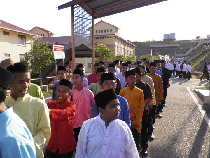 AGPicts's tweet photo. I can see you guys @AsyraafAsh @azzarulhazeeq @FaizulGhaffar http://t.co/A9VazjjdSE