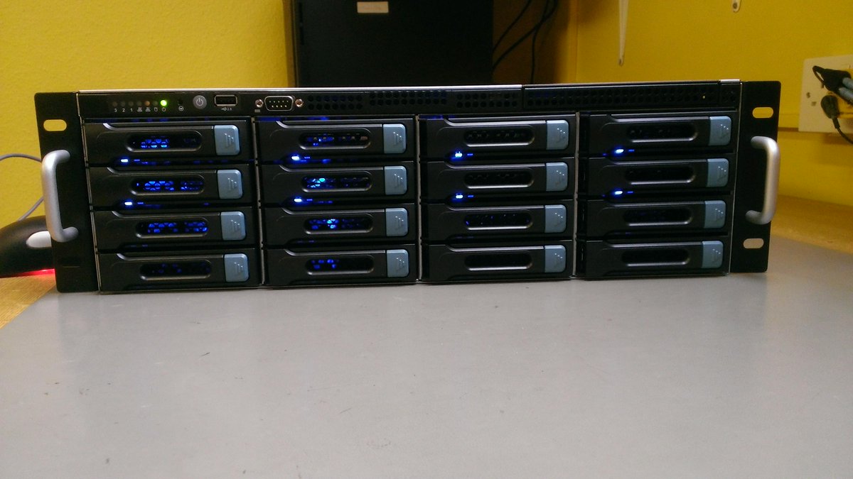 CCSysIT's tweet photo. New server install tonight. 16 bay chassis, twin quad core Xeon processors, 24GB RAM and SSD hard drives. http://t.co/d79I7MezZZ