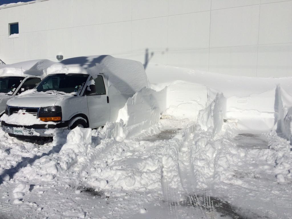 BryanBeauvais's tweet photo. The joys of the car business after a snow storm. #halifaxblizzard, #WhenWillSpringCome, #NoMoreSnow http://t.co/t1RURjTI21