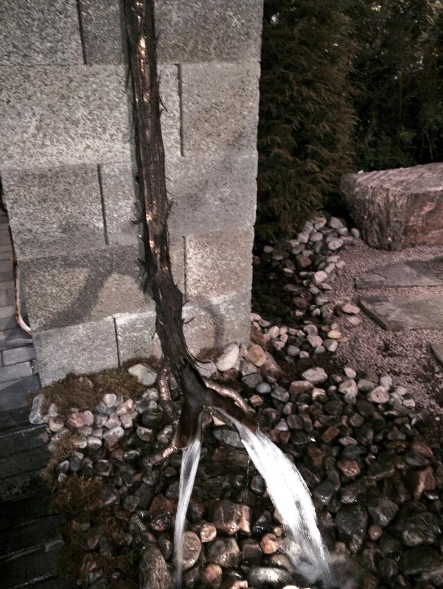 seanjamesdesign's tweet photo. LOVE these artistic downspouts at the @ParklaneNurs garden @canadablooms!!! Make rainwater FEATURE! Don't hide it. http://t.co/hQ4PKSKaM7