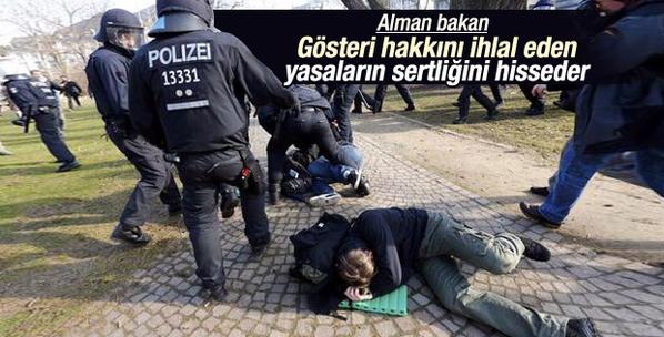 CumhurunFedaisi's tweet photo. Yılanın ucu Almanya'ya dokununca Gösteri yapma hakkıda neymiş
#DirenFranfurkt #OccupyFrankfurt http://t.co/J1UWuQIaiy http://t.co/g95vPy9LTf