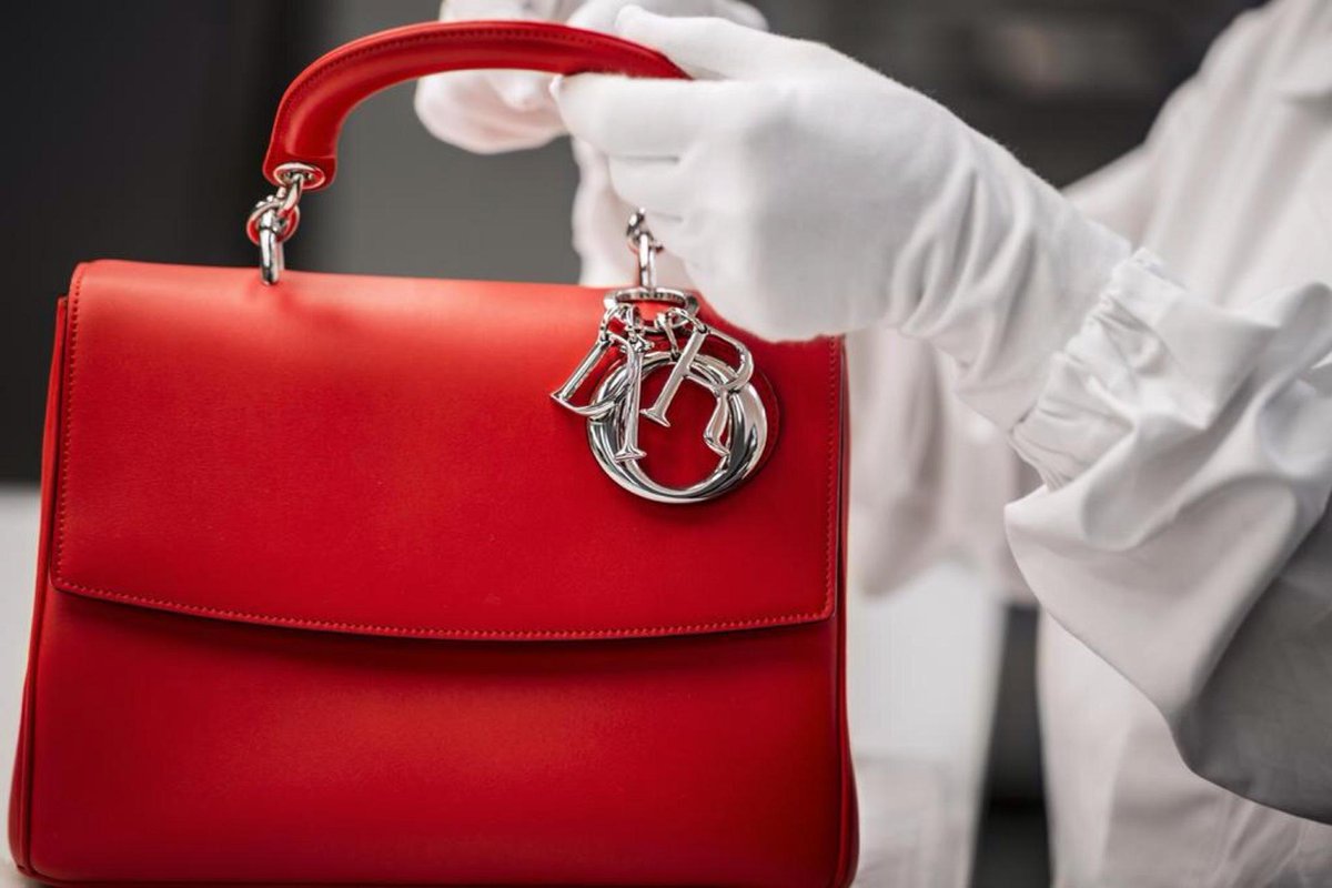 Montreal_AI's tweet photo. "🍃🌺 Be #Dior #Bag #Chic #Haute 🐾🐩" Foursquare Tip @ Dior http://t.co/2pQkClbDqG http://t.co/SQM8f94uPS