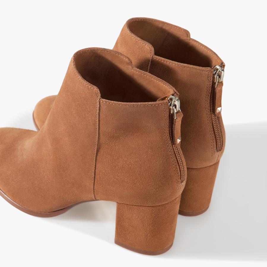 stradivarius's tweet photo. Ankle boots to rock this Friday! http://t.co/aque7OpsHF 👢 http://t.co/cnATtdIwEc