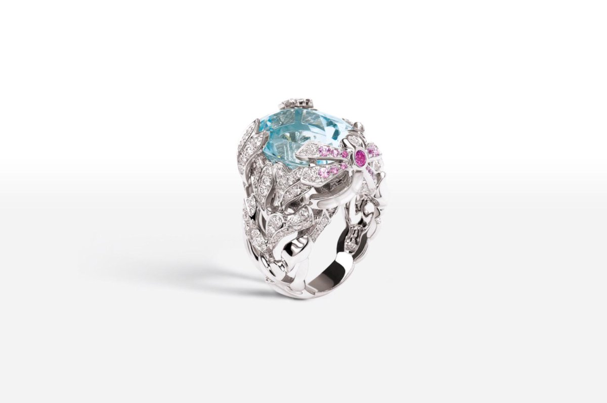 Montreal_AI's tweet photo. "🐾🐩 #dior #paris #france #ring #love 💕" Foursquare Tip @ Dior Joaillerie http://t.co/a9cCftRwhw http://t.co/FuLU3hgx5s