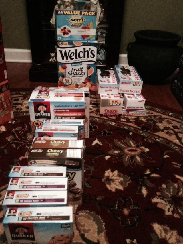F3_CakeBoss's tweet photo. @F3theFort 

We got snack packs/pies/cakes &amp; fruit snacks too!!
#40DC http://t.co/kfJjmDuiGZ