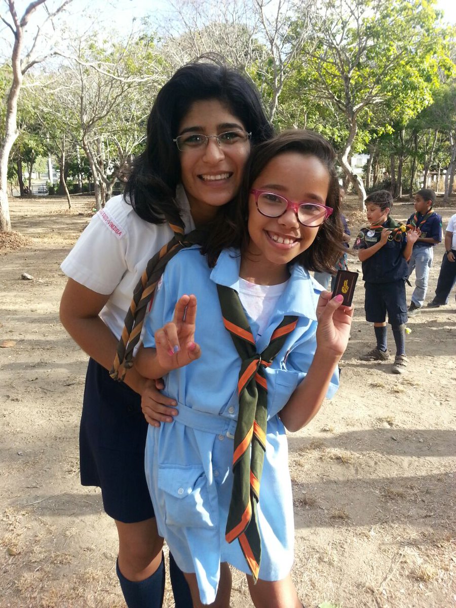 Cronopios_69's tweet photo. Nuestra Lechu @Anaxonda entregando su primera mano de oro!! http://t.co/q6BFS0CG74