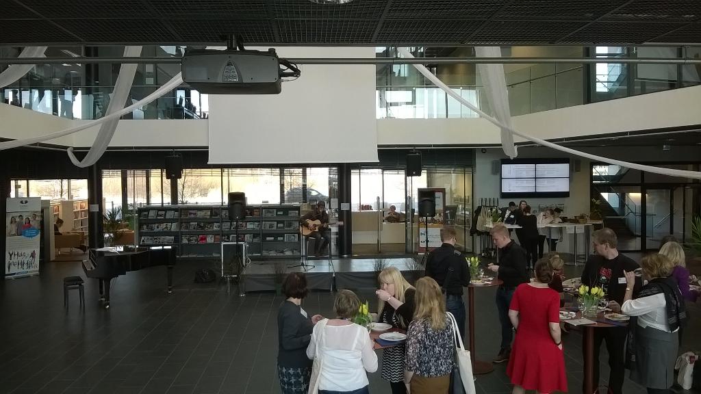 Encounters2015's tweet photo. Accompanying your lunch will be Alejandro Diaz's acoustic performance. Enjoy! #encounters15 http://t.co/dMPrtnXphE