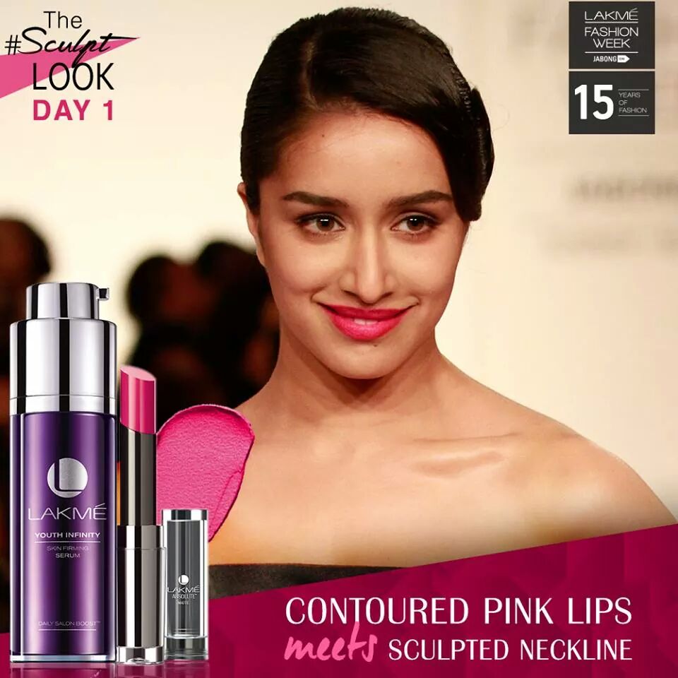 samima_19's tweet photo. @ShraddhaKapoor ❤ #TheSculptLook @ILoveLakme http://t.co/hBblqDK6rL