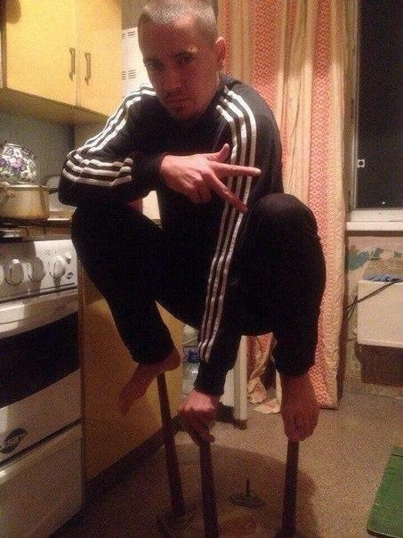 IIITbIPb's tweet image. Как прально сидеть на табуретах