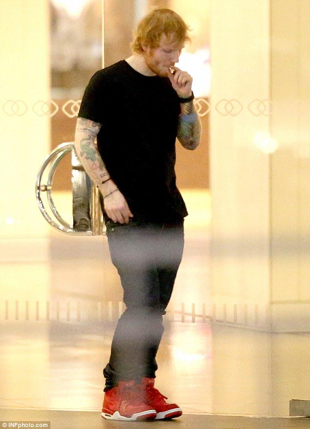 ed sheeran smoke cigarettes Ed Sheeran smokes roll-up cigarette outside hotel after pub crawl with  female fans http://t.co/3RGbjQut4M