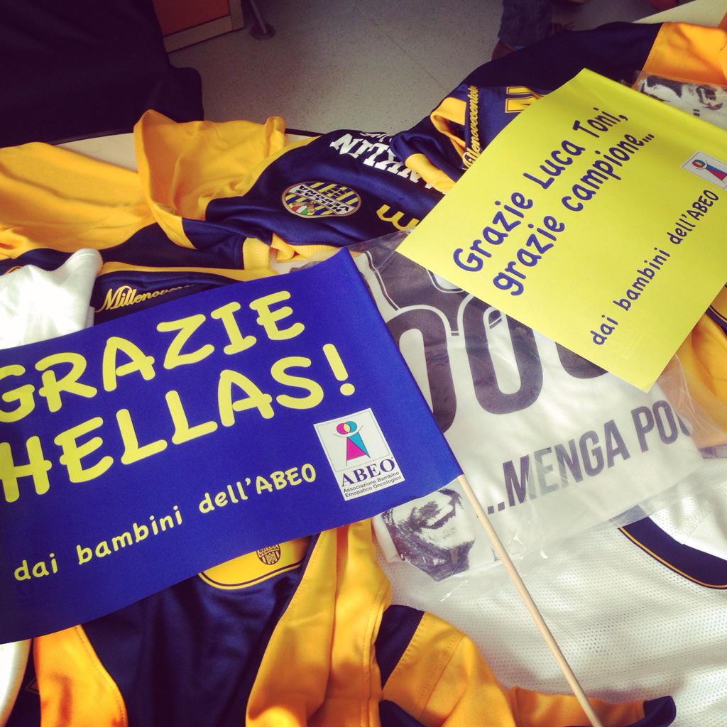 HellasVeronaFC's tweet photo. #ABEOday che accoglienza per i campioni dell'@HellasVeronaFC #special #day #children http://t.co/ylgRXRKzL8