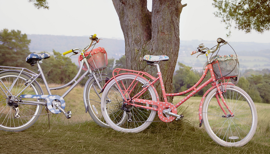 CathKidstonFR's tweet photo. Ils sont là ! Nos vélos #CathKidstonXKingston vont illuminer les pistes cyclables http://t.co/eQaiPIAnAb … #vélo http://t.co/eJdvc992jn