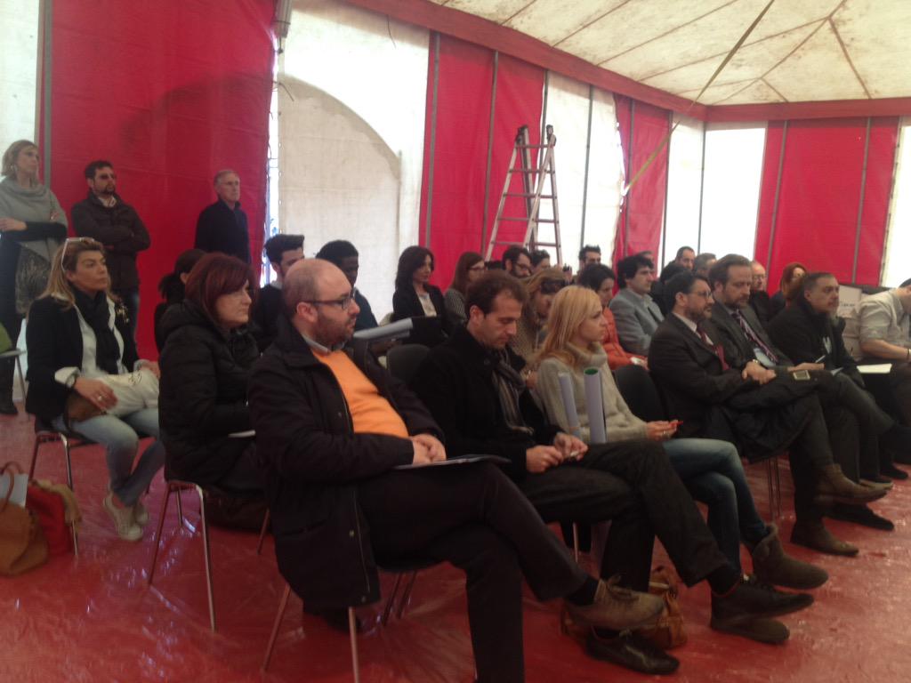 michelataxistro's tweet photo. #PodisticaPeraltro al lancio de #FieraPrimavera per la #Dogsrun in collaborazione con @Fieradigenova #freeentrance http://t.co/zA7oTnEhB6