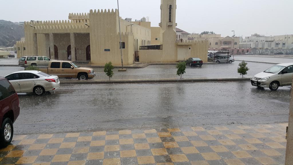 zuhairqurban's tweet photo. مكه الحبيبه امطار الان اللهم لك الحمد والشكر على هذه النعمه  ربي اجعلها أمطار خير وبركة على الجميع http://t.co/Cd89Cay4Yg