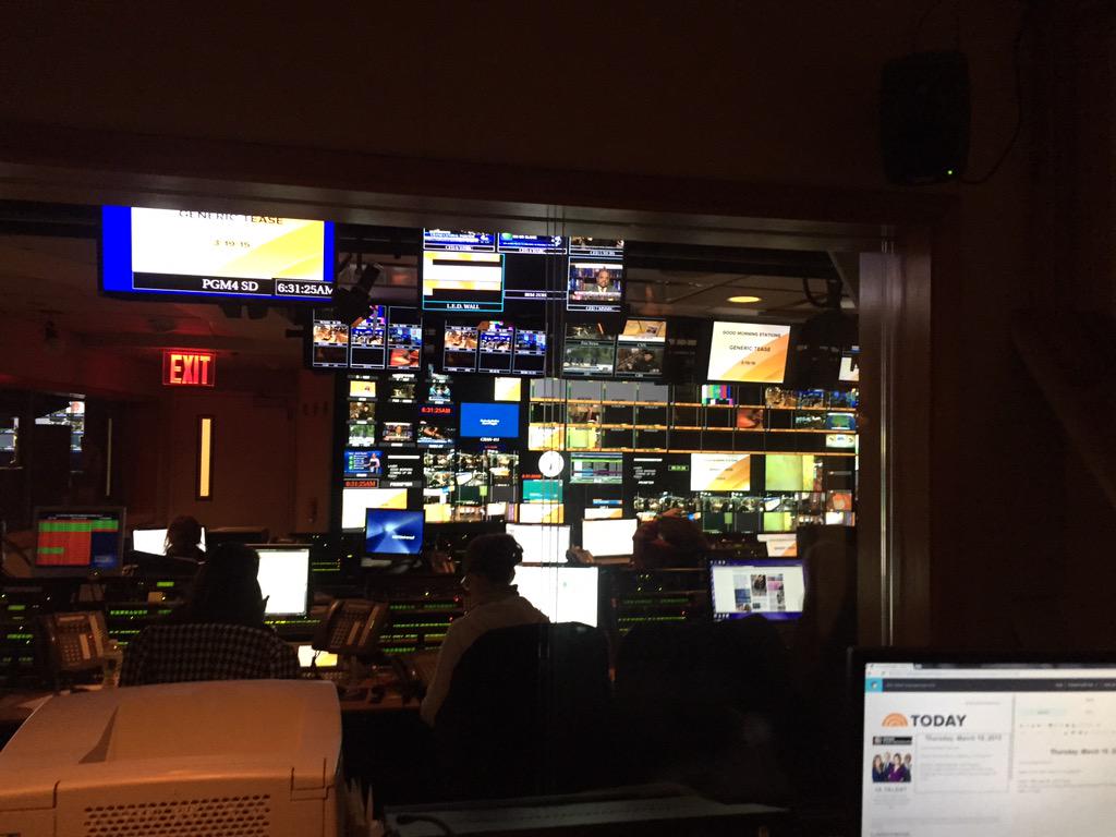 StaceyRobertsAZ's tweet photo. Inside @TODAYshow control room this AM #whileinNYC #morningperson http://t.co/5iSR4w0NDO