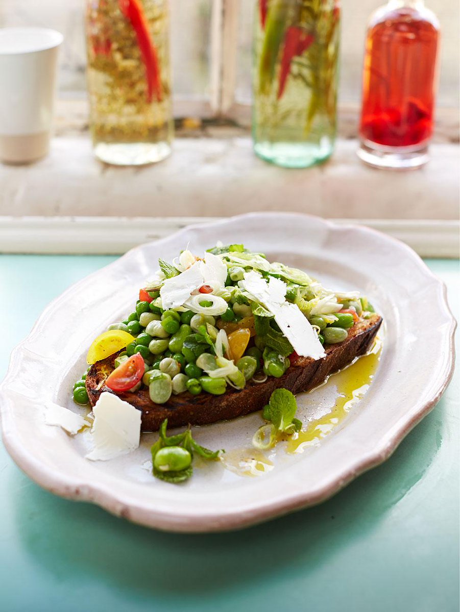jamieoliver's tweet photo. #Recipeoftheday beans on toast gone a bit posh but super cheap and SO good! #MeatFreeWeek
http://t.co/H2GAqhWIYg http://t.co/MUjuHfjEUb