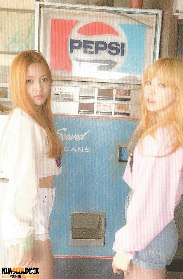 rvswendy__'s tweet photo. Wendy_Global: [SCANS] #Wendy - Automatic The 1st Mini Album (scan. kang seulgi duck) http://t.co/dTwqOrubLy