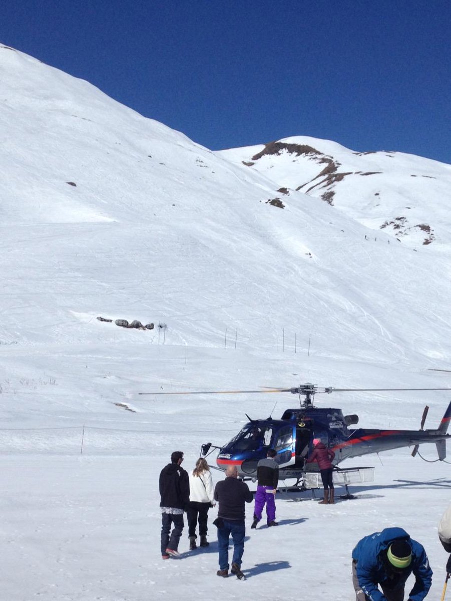 MW_Ecrin's tweet photo. @Evo2Tignes @mwholidays Just a casual Thursday! #mwmoment #gettothechopper http://t.co/bxxb0XUJ89