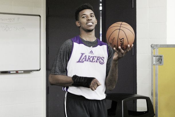 NBA_VAVEL's tweet photo. #NBA Nick Young sufre una leve fractura en la rodilla http://t.co/YW1ryUOadW http://t.co/FqaR1IVrAJ