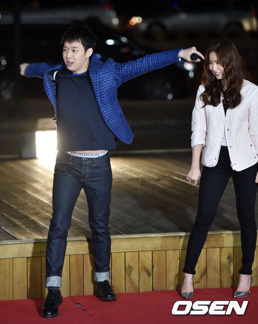 TheDramaKorea's tweet photo. Park Yoochun &amp; Shin Se Kyung di Ilsan syuting SBS Late Night TV Show + promosi "The Girl Who Sees Smells". http://t.co/cZQsF94J7y