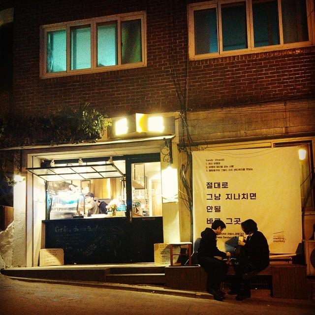 NicFoodPhoto's tweet photo. The grilled cheese toastie bandit strikes again 🐵🐒🐒 #MeltingMonkey #Seoul #Korea #SouthKor… http://t.co/KJj5HtL3mh http://t.co/Ddj8OhdKD2