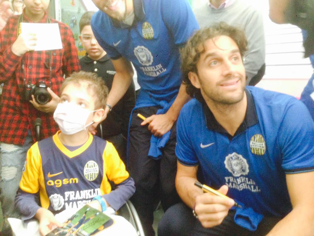 HellasVeronaFC's tweet photo. #ABEODay che sorpresa per Matteo! Il sogno di incontrare i suoi campioni è realtà! #dream #special #day #children http://t.co/MSCKIH63NT