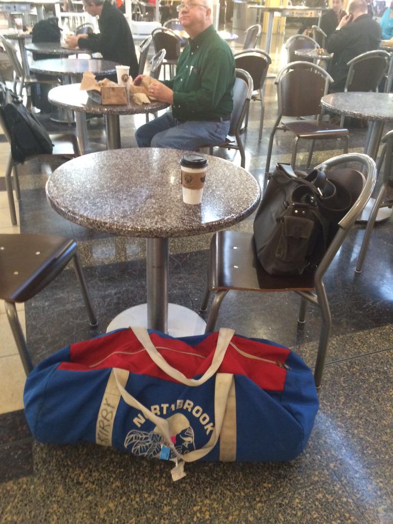 TheNomadicWho's tweet photo. Another business trip begins #FARGOforbroke @Club_121 @laurenseyfried @Fajmanator @usunkmybttleshp http://t.co/MS5ytKlx8Z