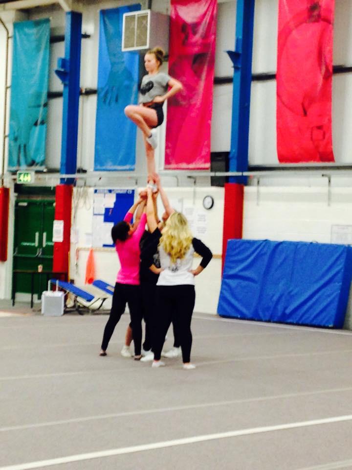 RPCheer's tweet image. Rising Phoenix loving our chance to train in the amazing facilities at @basingstokegym #gymtime #QueensofFire