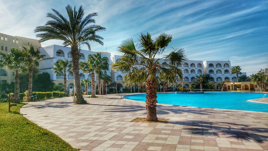 a_alfageme's tweet photo. Djerba Playa Club....Un pequeño trozo del paraiso en Tunez @playa_senator http://t.co/WStJW0qBvp