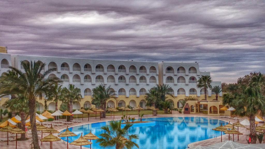 a_alfageme's tweet photo. Djerba Playa Club....Un pequeño trozo del paraiso en Tunez @playa_senator http://t.co/WStJW0qBvp