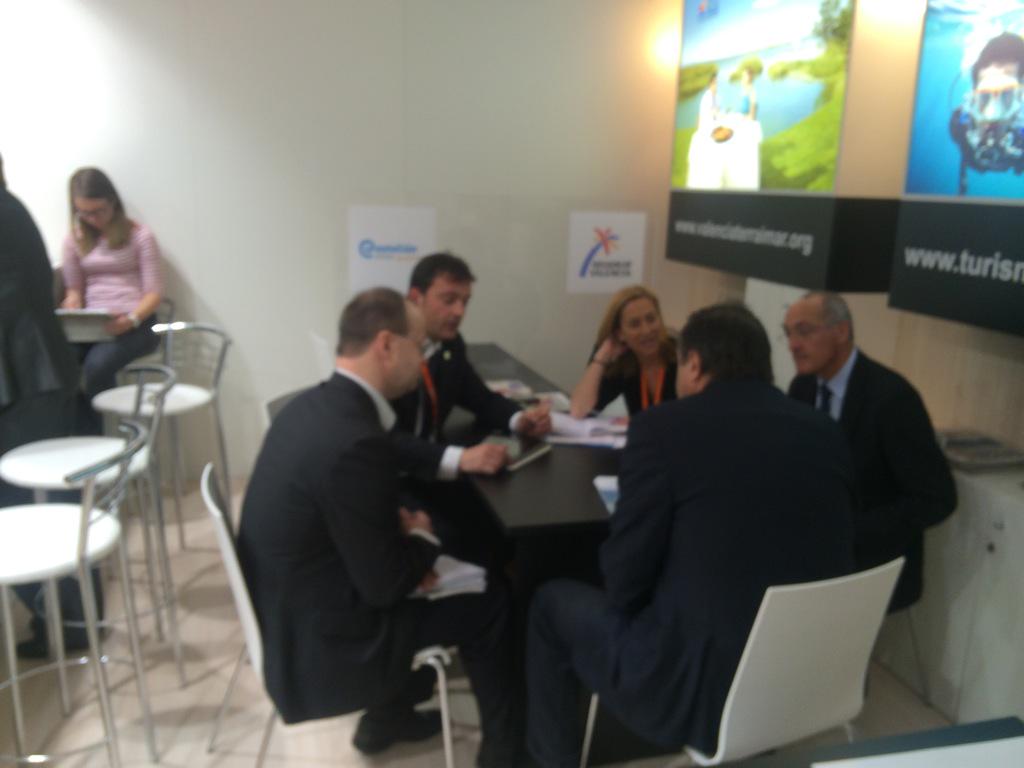andripeniscola's tweet photo. Contento de las reuniones que hemos mantenido en la MITT de Moscú @dipcas y aeropuerto con touroperadores. http://t.co/oQOvFIoOdJ