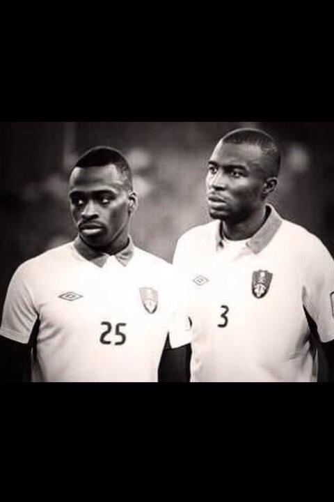 MalfyShmari's tweet photo. فيصل أبو اثنين : الاهلي الفريق السعودي الوحيد الذي يملك أفضل قلبي دفاع سعوديين  

#الأهلي http://t.co/WuHDlJHQPY
