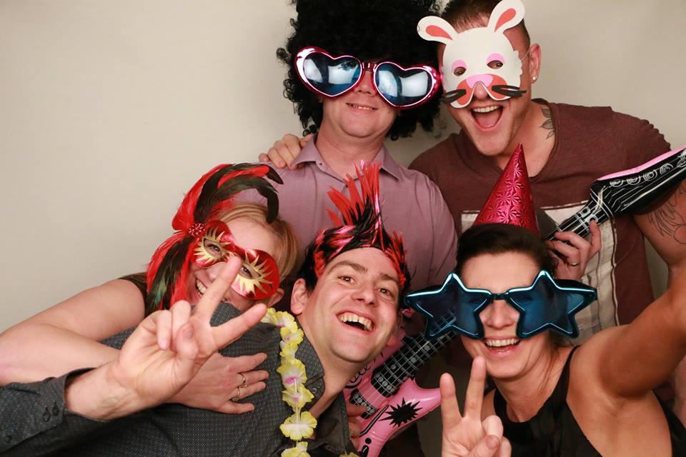 gigglebox_pose tweet picture