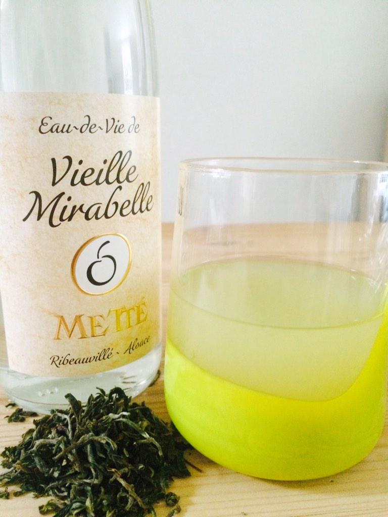 METTEJP's tweet photo. Beautiful serve with our #mirabelle #eaudevie #coldbrew @PostcardTeas spring Darjeeling @TheHerball @AmathusDrinks http://t.co/yPPHvzFrcX