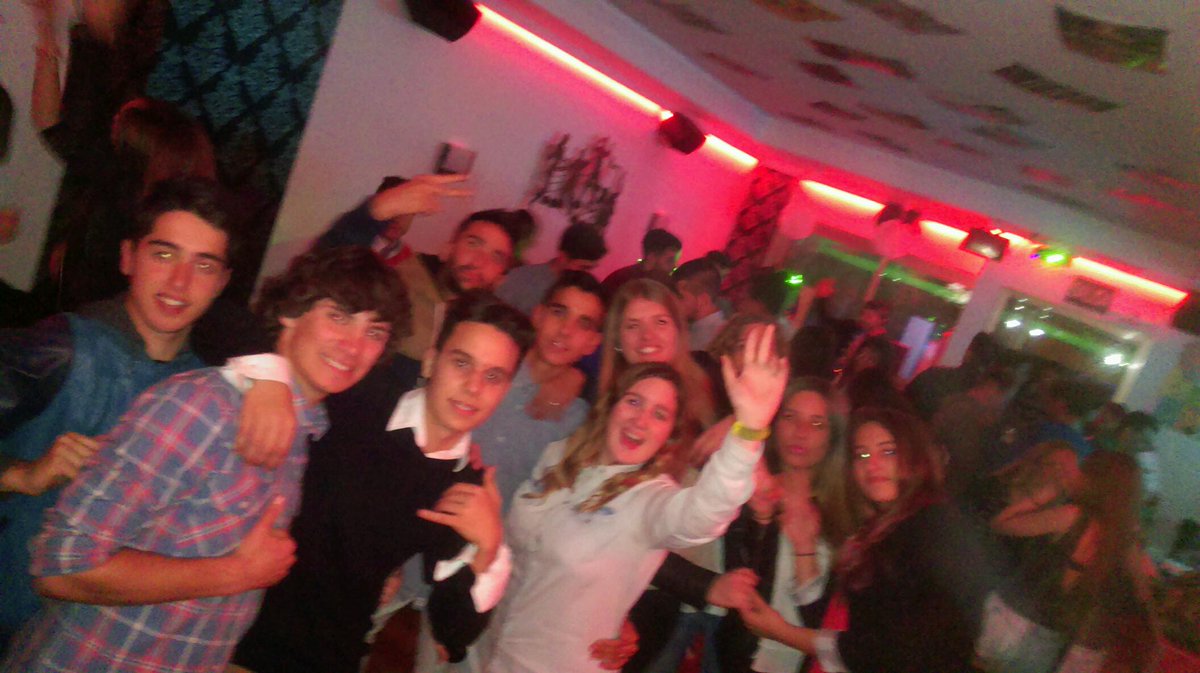 CalifaMusicPub's tweet photo. Como teneis los cuerpos? Fieston Ayer con @GoyoMartinDj http://t.co/imoz6ATn1E