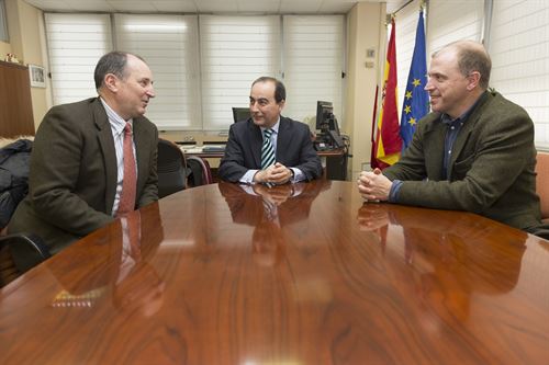 EPCantabria's tweet photo. #ClioRaid promocionará el #AñoJubilarLebaniego en toda España @culturacan - http://t.co/PtQKAiTxtB http://t.co/AzJ0JVxR08