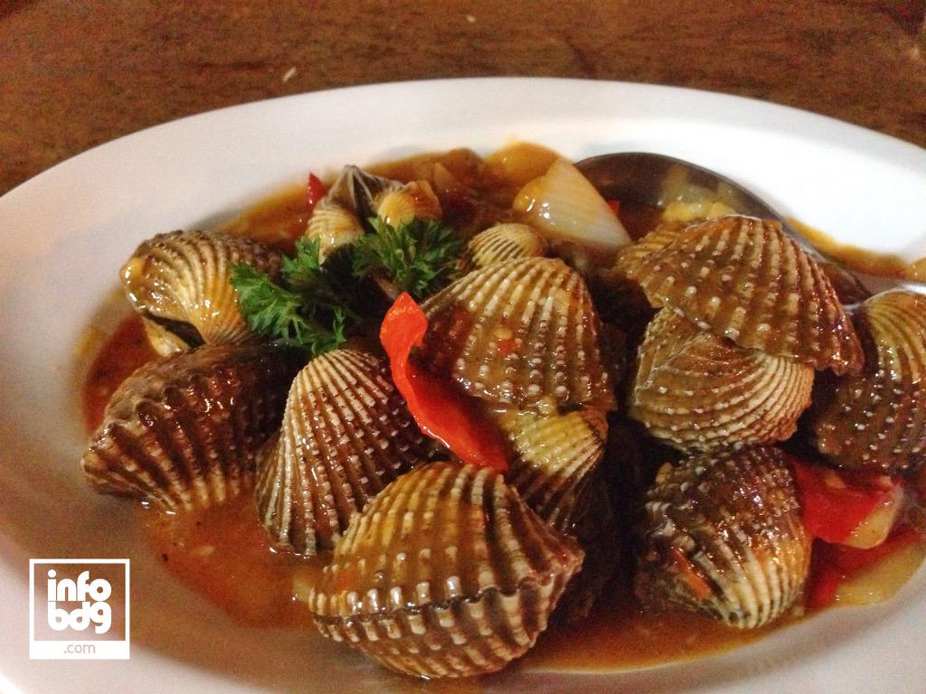 Cawit129's tweet photo. "@infobdgkuliner: Kerang Dara Saus Padang 25k (At Campur-Campur Talaga Bodas No.33) #infoBDGkuliner http://t.co/29cm7bjOer"