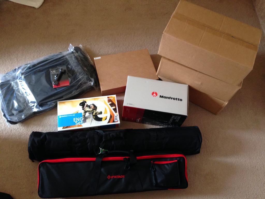 robinwaldman25's tweet image. Delivery day, lots of new video kit to have fun testing out and enhance our films! #robincreativemedia #videokit