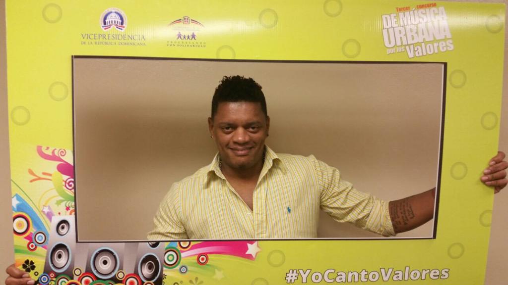 Charlievalens's tweet photo. #Yocantovalores tremenda iniciativa mejorar las letras de la música urbana @ViceRDo @margaritacdf http://t.co/TAV9sop6aD